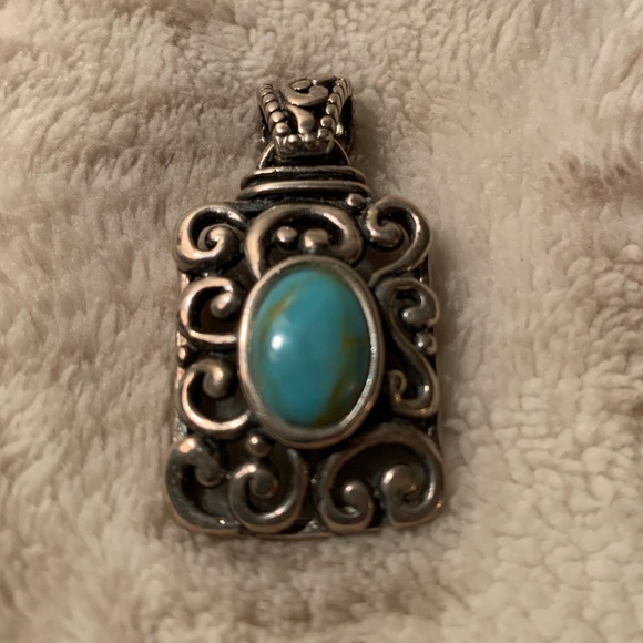 Beautifully Detailed Sterling Silver Turquoise pendant - Picture 2 of 5